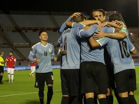 Suarez gọi - Alexis Sanchez trả lời, Uruguay thắng nghẹt thở ở phút 90+3