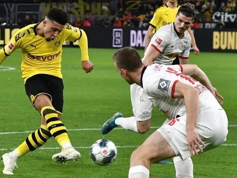 Sút tung lưới Leipzig, Sancho phá vỡ kỷ lục kéo dài 51 năm