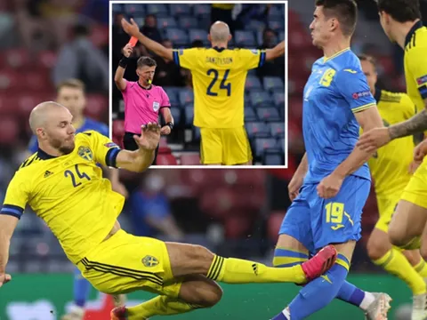 Cận cảnh pha đốn chân thô bạo của sao Thụy Điển