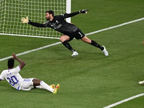 Arnold và rủi ro trong cách chơi của Liverpool