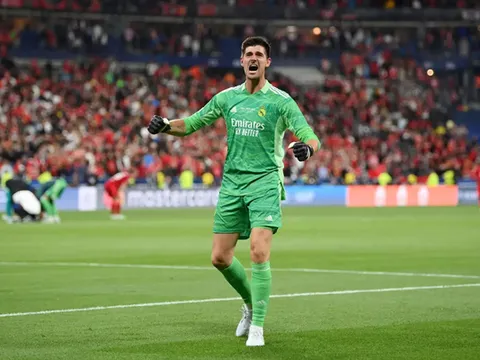 Thibaut Courtois: Người khổng lồ trong đêm Paris huyền diệu