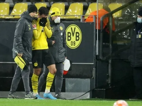 Đá chính sau 6 tháng, tài năng Dortmund rời sân trong nước mắt