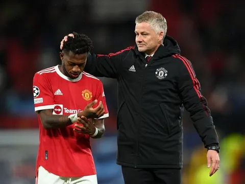 Gặp khó khăn khi chia tay Ole, Fred nói về Rangnick