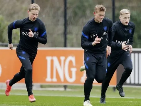 Tạm rời M.U, Van de Beek tái ngộ 'bộ ba vàng' một thời