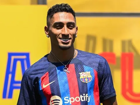 Tân binh 67 triệu rạng rỡ ra mắt Barca