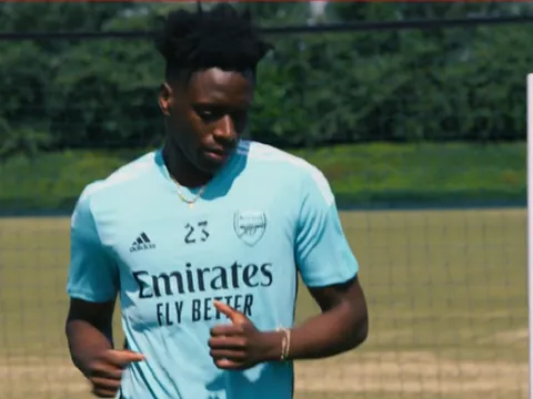 Tân binh Arsenal có được màn trình diễn ấn tượng trên sân tập