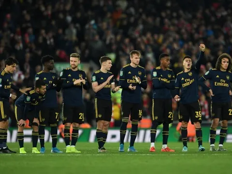 Thua Liverpool, Arsenal tan đàn xẻ nghé, tân binh ra mặt chấn chỉnh ngay trên sân