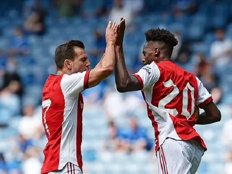 Tân binh Arsenal làm nức lòng NHM với bàn thắng theo phong cách Arteta