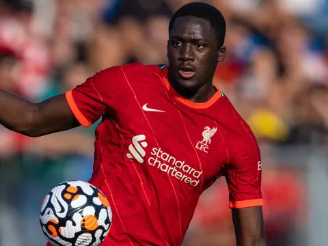 Tân binh của Liverpool được ca ngợi là “hậu vệ hàng đầu”