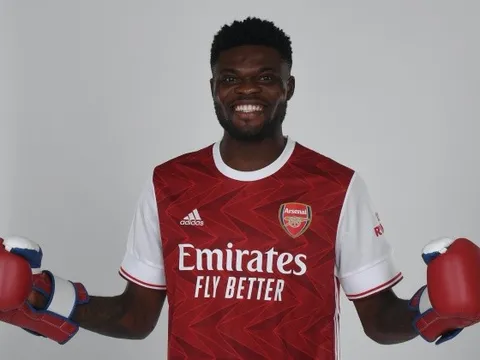 Tân binh đắt giá có mặt, lần đầu khoác áo Arsenal với hình ảnh ngỡ ngàng
