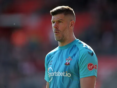 Tân binh đầu tiên đến Tottenham kiểm tra y tế