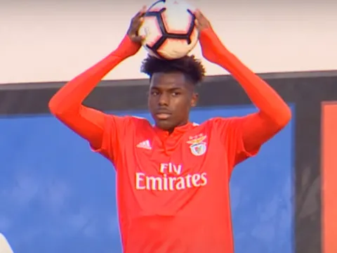 Tân binh đến sân tập, Arsenal háo hức đón người mới