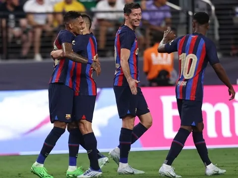 Raphinha lập siêu phẩm, Barca khiến Real ôm hận