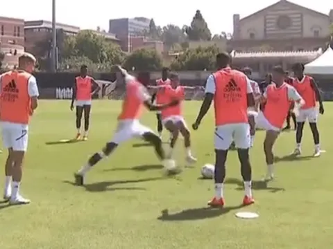 Tân binh Real vào bóng rợn người, Hazard la thất thanh