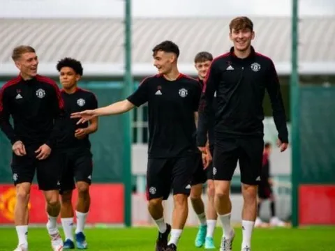 Tân binh và 4 cầu thủ của Man Utd có số áo mới