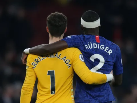 Tẩn nhau xong với Kepa, Rudiger phá vỡ im lặng