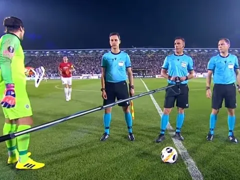 'Tân thủ quân' Man Utd lên tiếng, lý giải pha 'đãng trí' khó đỡ