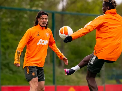 Pogba khiến Cavani trố mắt, 3 sao trẻ xuất hiện trên sân tập M.U
