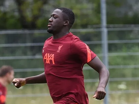 Tập với Liverpool chưa lâu, Konate đã bộc lộ thế mạnh công thủ