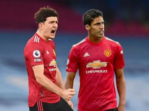 Yếu điểm khiến bộ đôi Varane - Maguire thua kém Van Dijk - Gomez