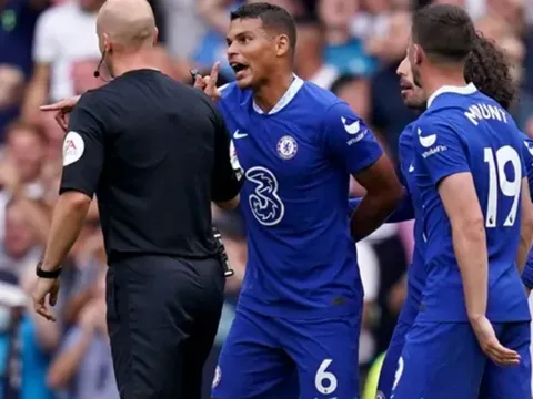"Phòng thay đồ Chelsea tràn ngập sự tức giận"