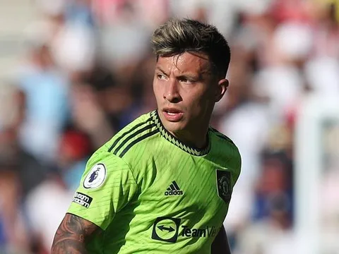 Ten Hag bị chỉ trích vì Martinez