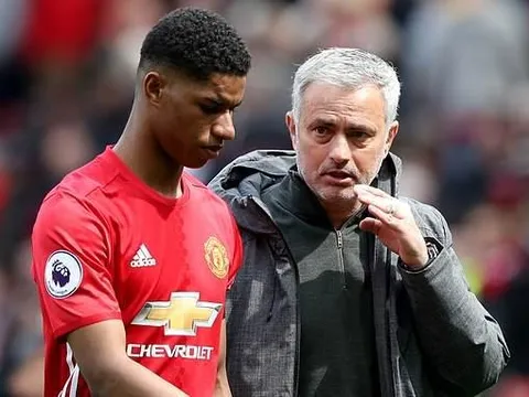 Ten Hag bỏ qua lời cảnh báo của Mourinho