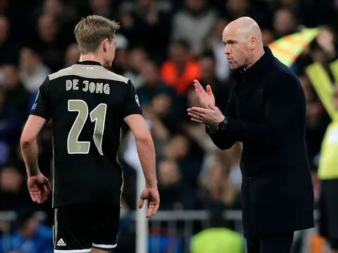 Ten Hag đã nói gì để De Jong quay lưng với Barcelona?