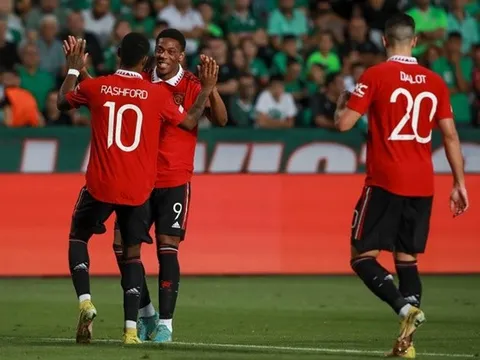 Ten Hag giải thích lý do Martial ngồi dự bị