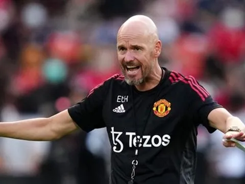Ten Hag phản ứng về cú sốc Tuchel
