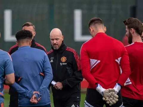 Ten Hag tiếp tục thanh trừng phòng thay đồ Man Utd