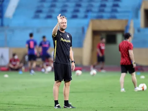 HLV Mano Polking, U23 Thái Lan thả lỏng trước khi đấu U23 Việt Nam