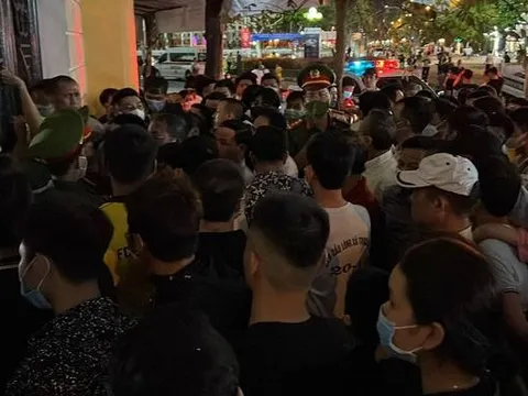 U23 Thái Lan gặp Singapore, sân Thiên Trường đang đối diện nguy cơ "vỡ trận"!