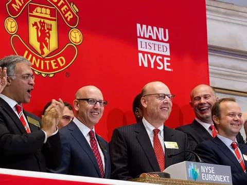 Thái tử Malaysia muốn mua cổ phần của Man Utd