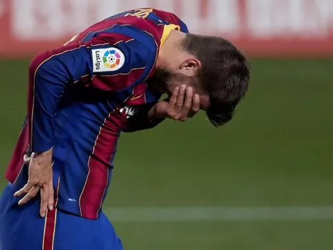 Thảm họa phòng ngự, Barca khuỵu gối trước "bại tướng" của Man Utd