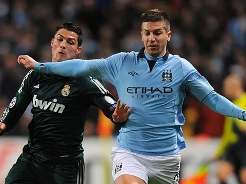 Tham vọng lật đổ Juve, Milan hỏi mua cựu trung vệ Man City