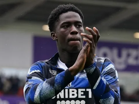 Thần đồng của Rooney từ chối M.U, chọn xong bến đỗ Premier League