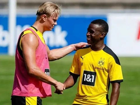 “Thần đồng” được Haaland ca ngợi đang phản bội niềm tin của Dortmund