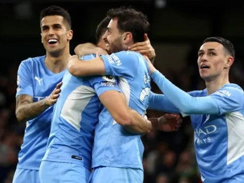 Thắng dễ Brighton, Man City đòi lại ngôi đầu từ Liverpool