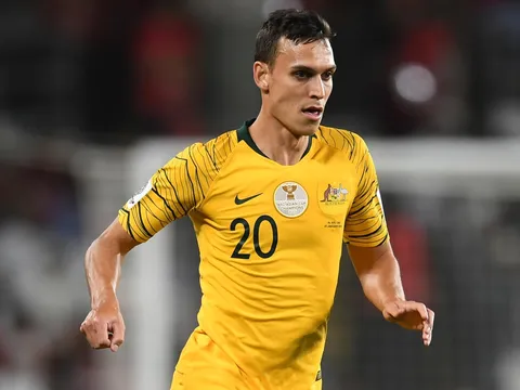 Thắng vất vả Việt Nam, sao Australia nói thẳng 1 lời về sân Mỹ Đình