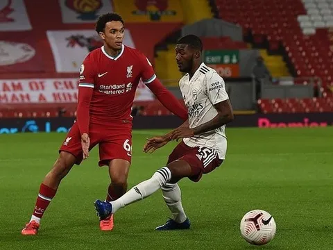 Arsenal bất lực vì những pha tạt bóng "cong như đường đua" của Alexander Arnold