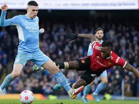 Thấp bé nhẹ cân, sao Man City vẫn húc văng Wan-Bissaka