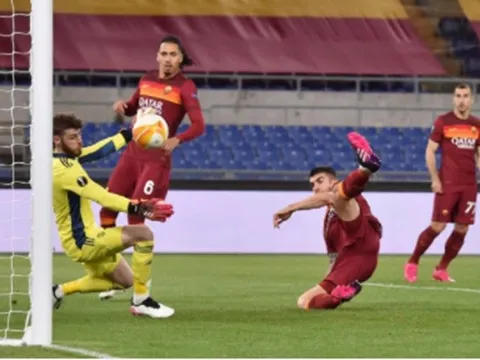 "Thật nực cười từ Man Utd"