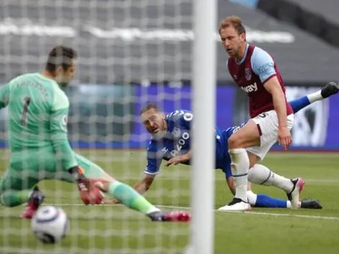 Thất thủ trước Everton, West Ham mang hy vọng lớn cho Liverpool
