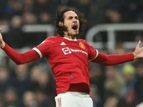 Thay Cavavi, Man Utd đưa họng pháo PSG vào tầm ngắm