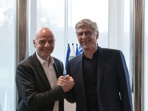 Thấy gì từ cú "lật kèo" đỉnh cao của Wenger với Bayern Munich?