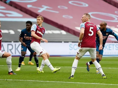Thay người đỉnh cao, Arsenal hòa West Ham với kịch bản điên rồ