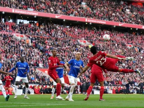 Thay người như thần, Liverpool phả hơi nóng sát gáy Man City
