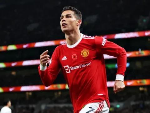 Thay Ronaldo, Man Utd nhắm mua hàng hớ Arsenal