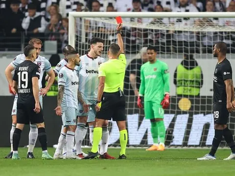 Thầy trò Moyes cùng nhận thẻ đỏ, West Ham dừng chân ở Europa League